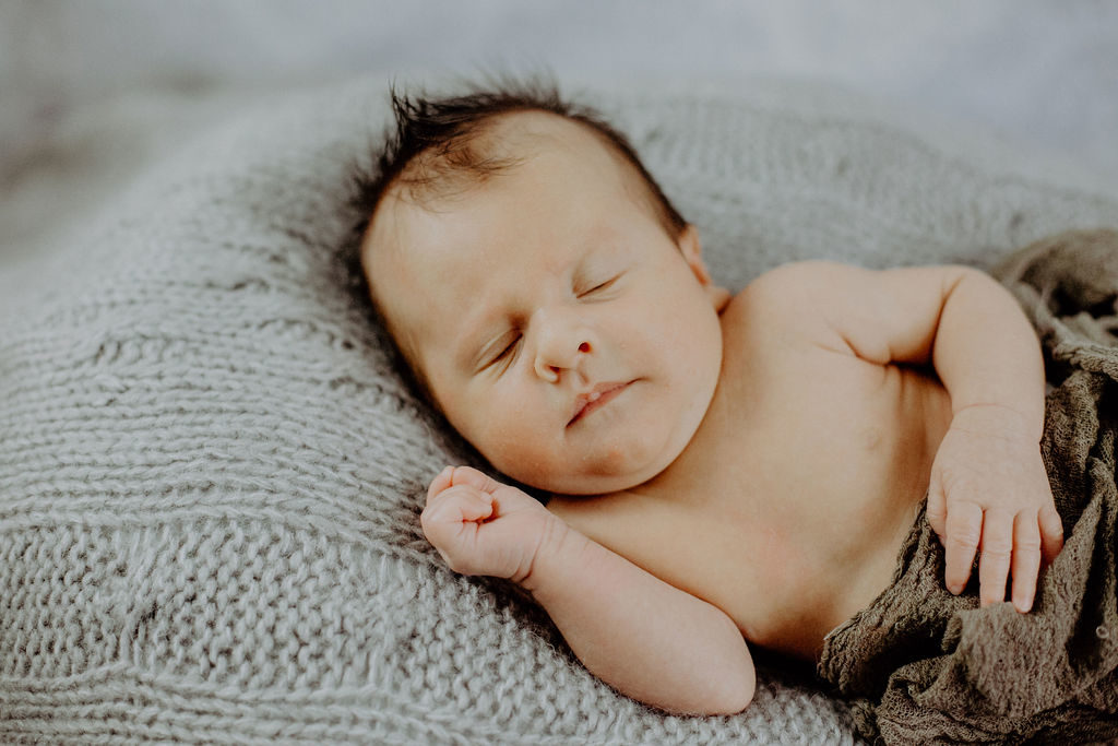 baby-fotos-newborn-homeshooting-muenchen-bad-toelz-garmisch-partenkrichen-melpomeni-photography